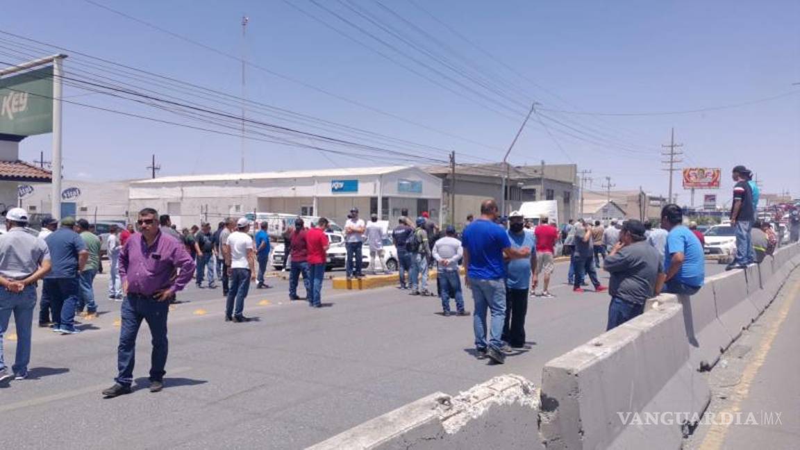 $!Empleados aseguran que no tienen dinero para llevar despensa a sus familias, para los estudios de sus hijos, ni para pagar servicios básicos.