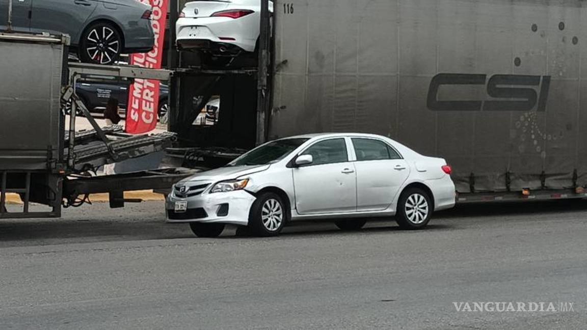 $!El choque ocurrió alrededor de las 11:00 horas en la vía que va de sur a norte, cerca del bulevar José Narro Robles.