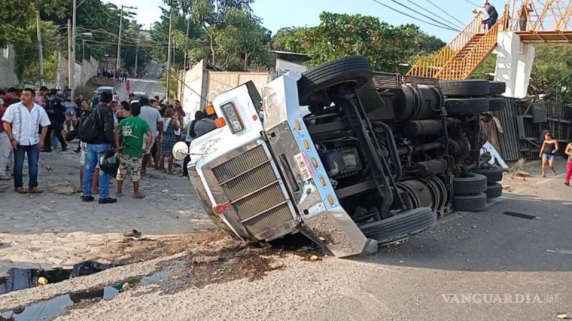 Caen seis guatemaltecos por accidente que dejó más de 50 migrantes muertos en Chiapas