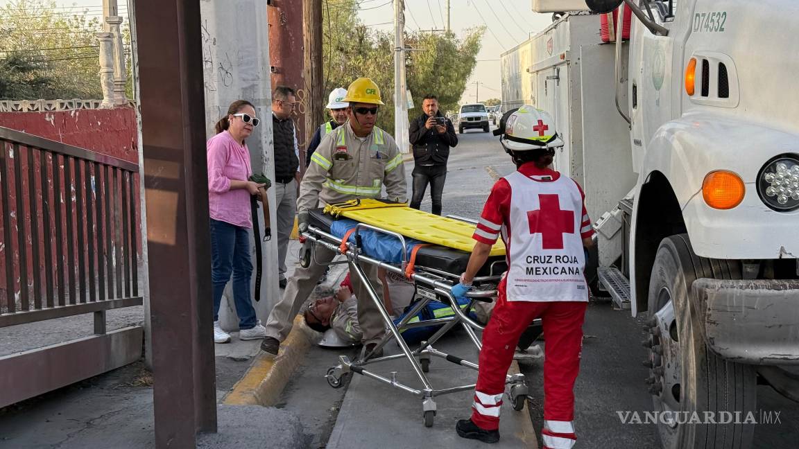 Empleado de CFE Saltillo cae mientras realizaba reparaciones