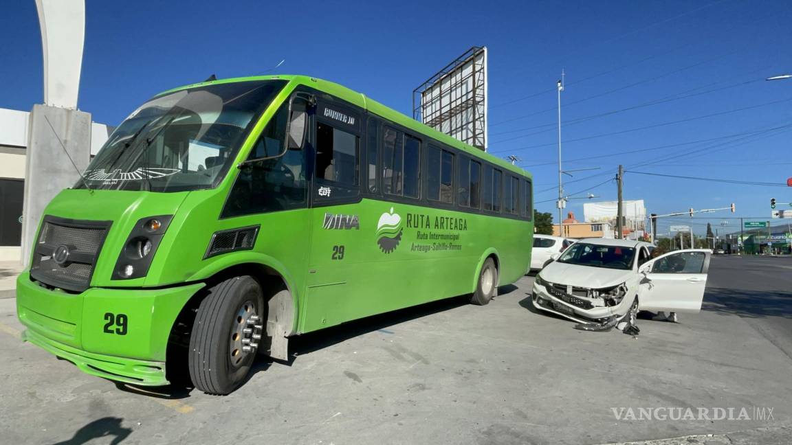 Conductora menor de edad ignora alto y la arrastra unidad de la ruta Arteaga