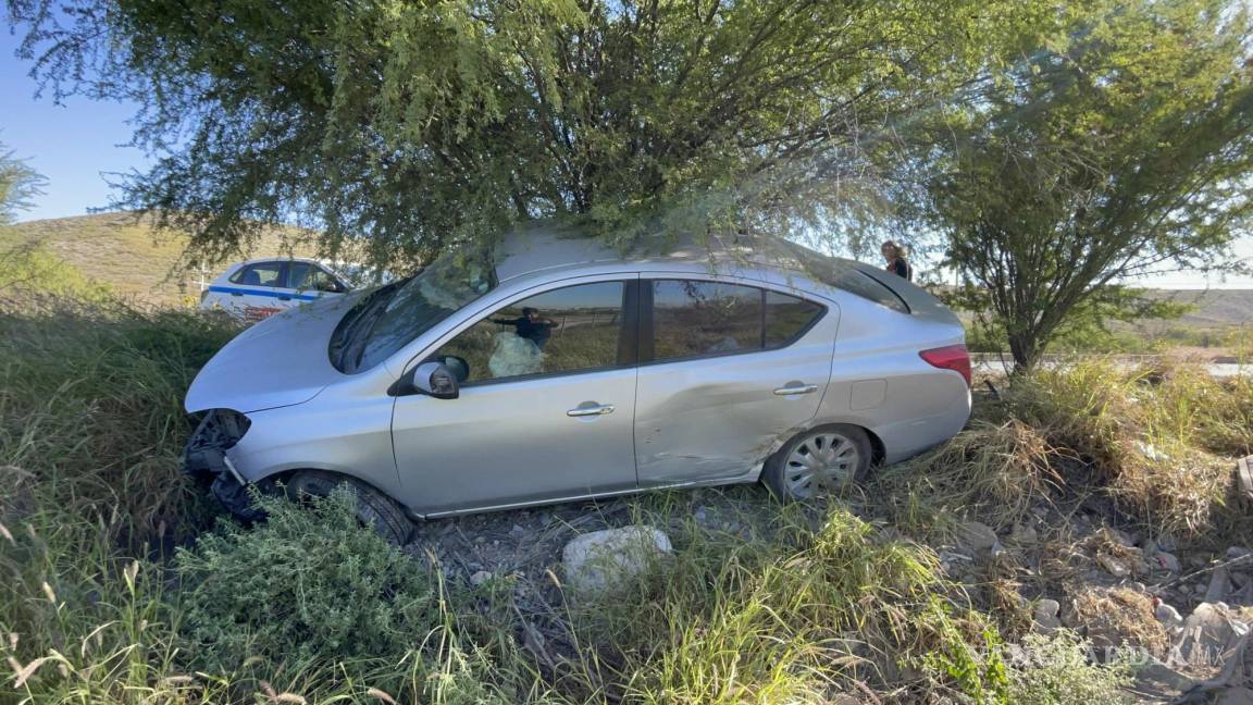 Acelerada conductora resulta lesionada tras aparatoso choque en el libramiento Óscar Flores Tapia