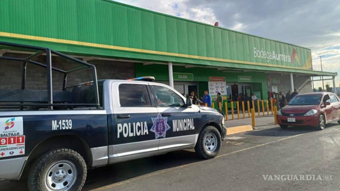 Detienen a fardera robando en supermercado, al sur de Saltillo