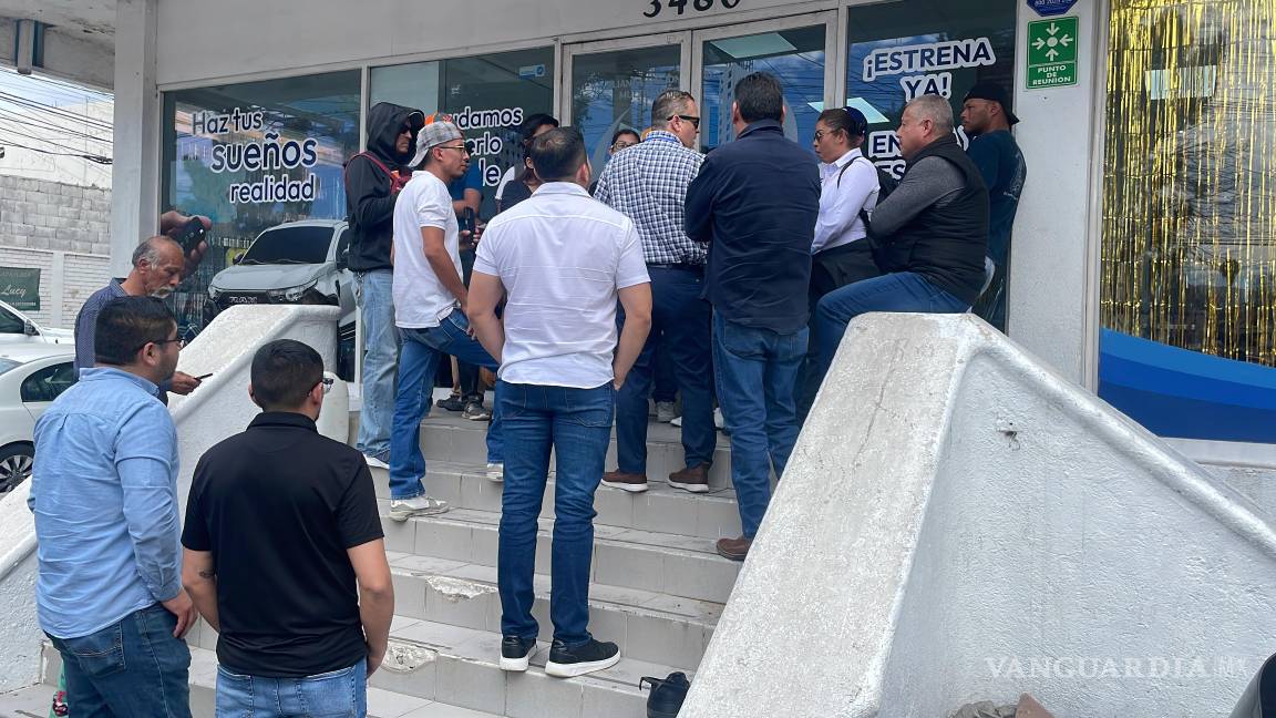 Se manifiestan víctimas de fraude en Saltillo