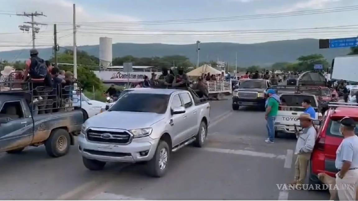 Entre aplausos y vítores ‘desfila’ caravana de delincuentes en Chiapas
