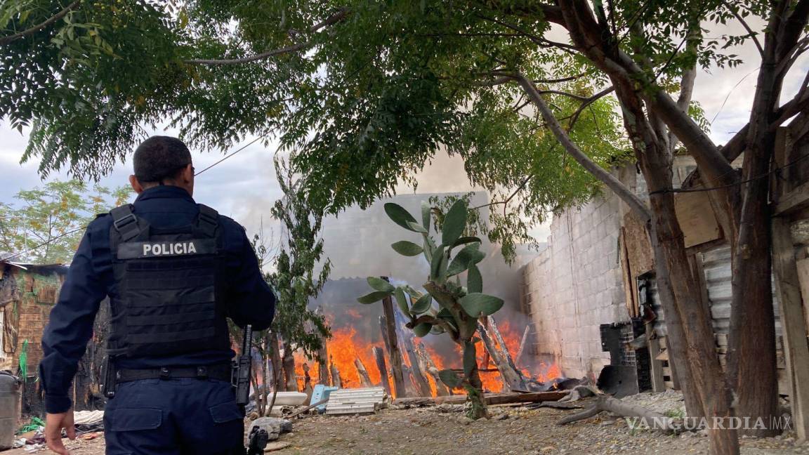 Se descontrola quema de basura y fuego arrasa con dos tejabanes en Saltillo