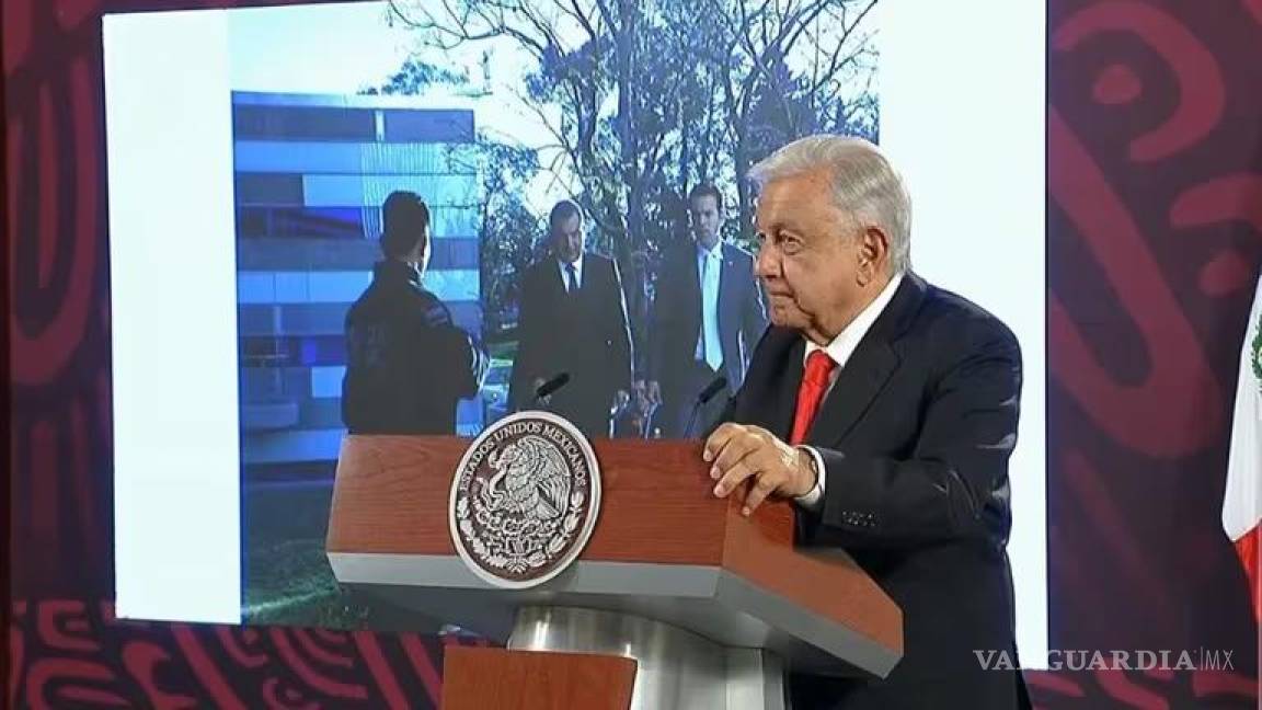 ‘¿No tienes con Ciro?’... AMLO exhibe fotos de García Luna con Loret de Mola, Carlos Marín y otros periodistas