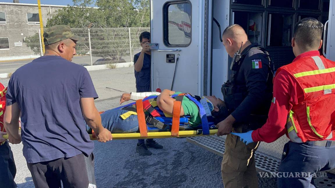 Ruta Express circula en sentido contrario, choca y deja dos heridos en Ramos Arizpe; ninguno acepta la culpa