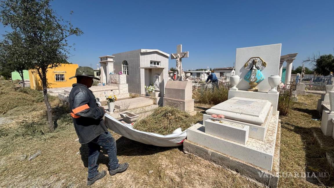 Brigada de Limpieza pone a punto el Panteón Dolores de Frontera, Coahuila