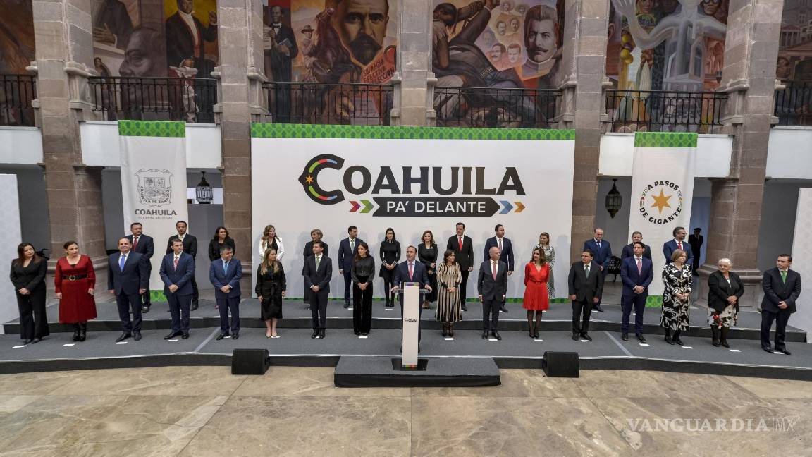 $!Este sábado Manolo Jiménez presentó a su gabinete.