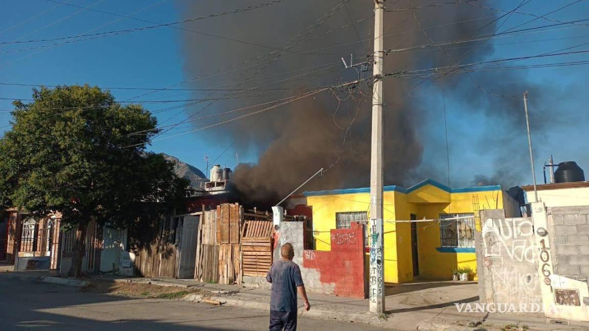 $!En el lugar, tres casas fueron dañadas a causa del fuego.