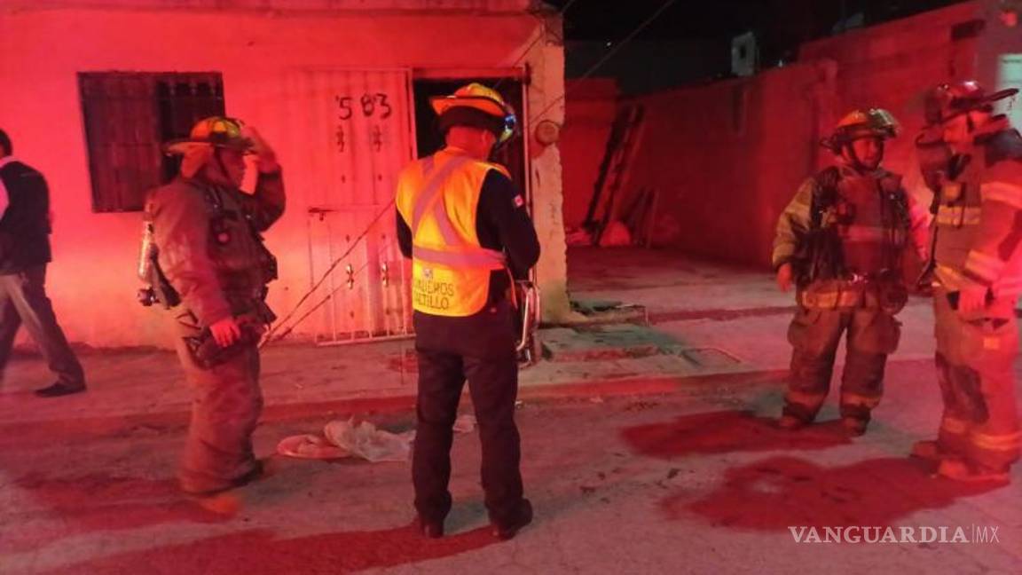 $!Saltillo: menores causan incendio en su vivienda; fuego es controlado por bomberos