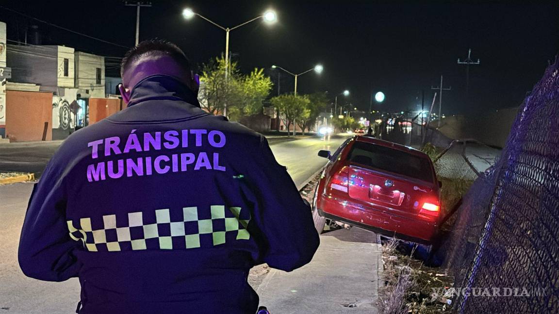 $!Tránsito Municipal tomó conocimiento del accidente y resguardó la zona para evitar otro incidente.