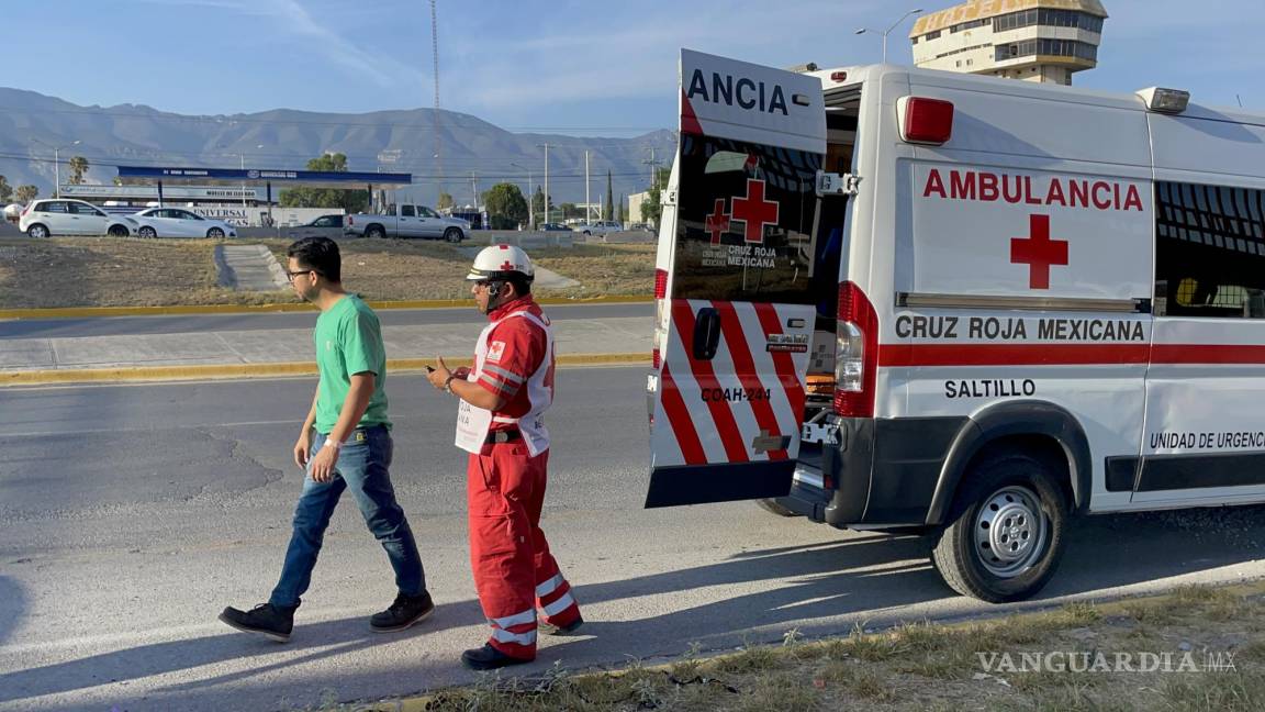 Motociclista a exceso de velocidad cae contra el piso y provoca tráfico de Arteaga a Saltillo