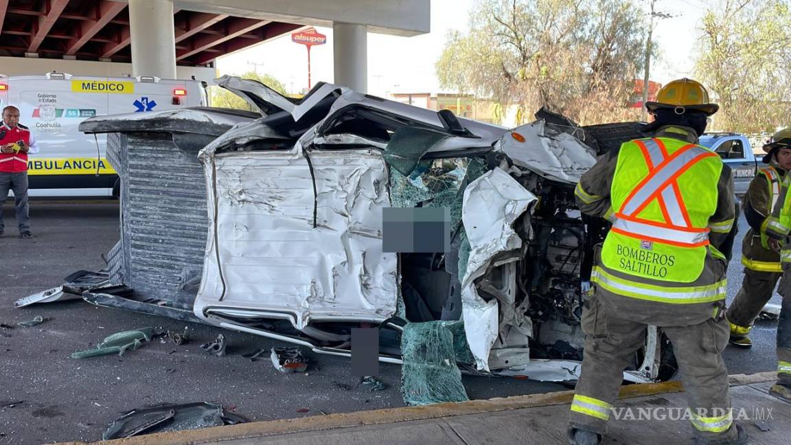 Trágico accidente en Saltillo: atropella a 5 y vuelca; conductor y hombre mueren, 4 menores resultan heridos