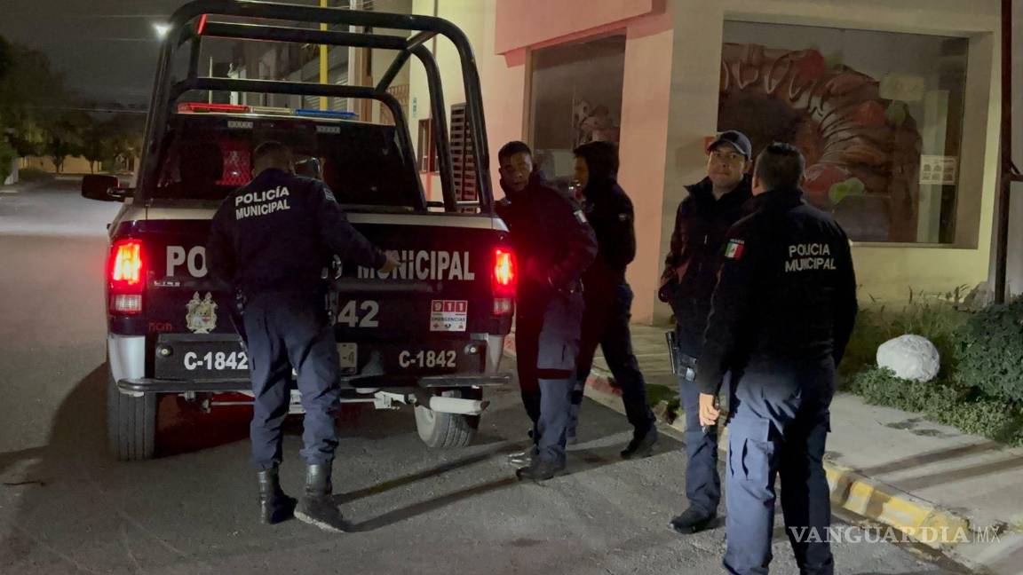 $!Elementos de seguridad lograron dar con el sospechoso tras un recorrido por la colonia y la Plaza Obelisco.