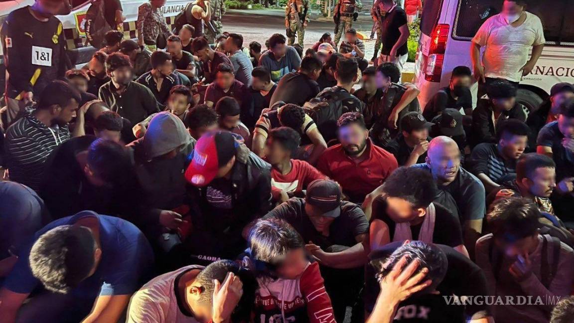 Interceptan camión con 336 migrantes en carretera de Chiapas