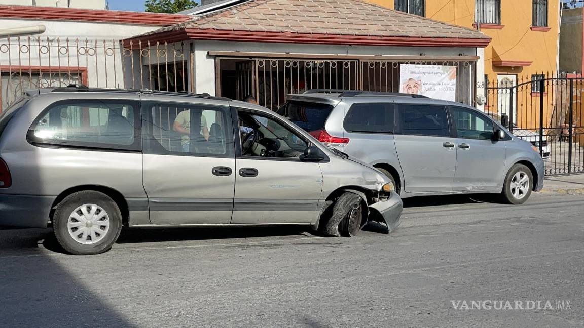 Se queda sin frenos y ocasiona accidente en la colonia Vista Hermosa de Saltillo