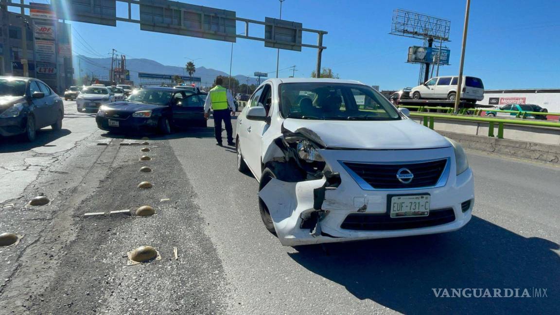 Saltillo: imprudente conductor cambia de carril sin precaución y ...