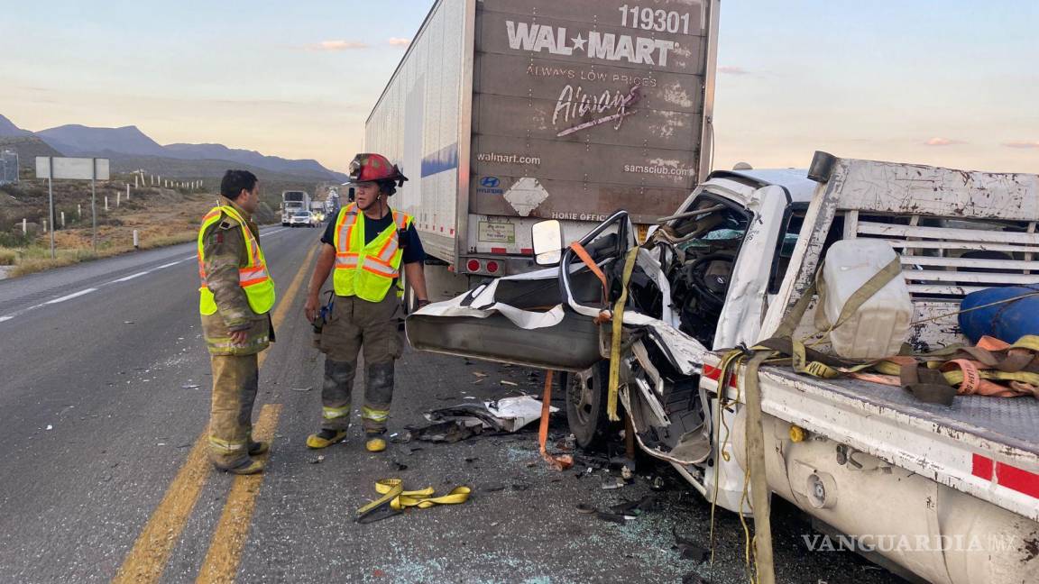 Choque en el Libramiento Norponiente de Saltillo entre camión y tráiler deja dos heridos de gravedad
