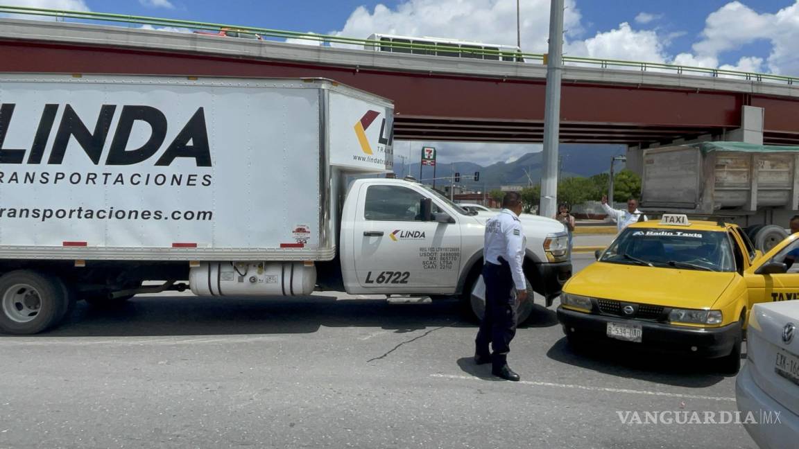 Accidente vial en Lomas de Lourdes, en Saltillo, deja daños materiales