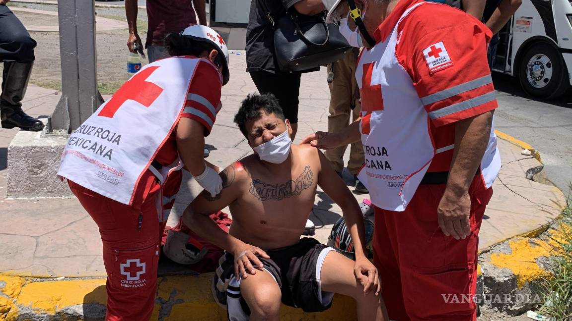 Saltillo: motociclista es embestido por trailer al poniente de la ciudad; se había pasado ‘el rojo’