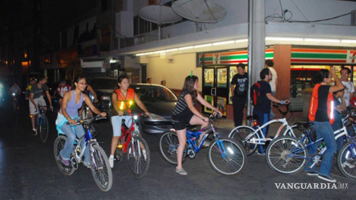 Invitan a celebrar el Día de la Juventud en paseo nocturno en bicicleta en Saltillo