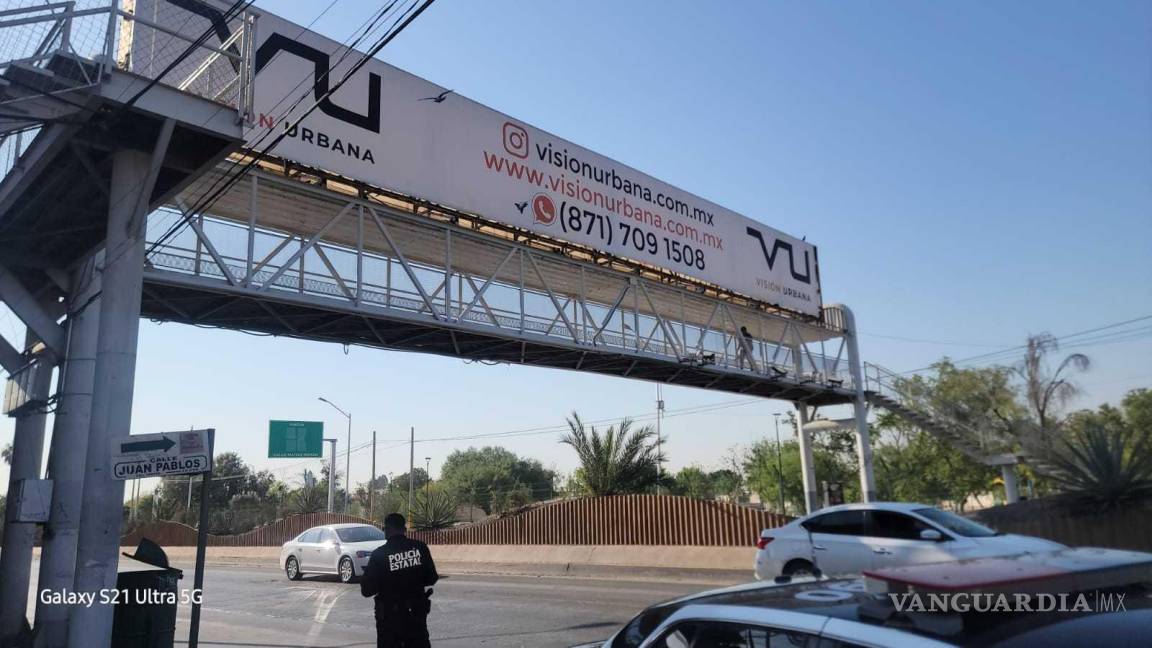 Adolescente se lanza de un puente peatonal en Torreón y sobrevive
