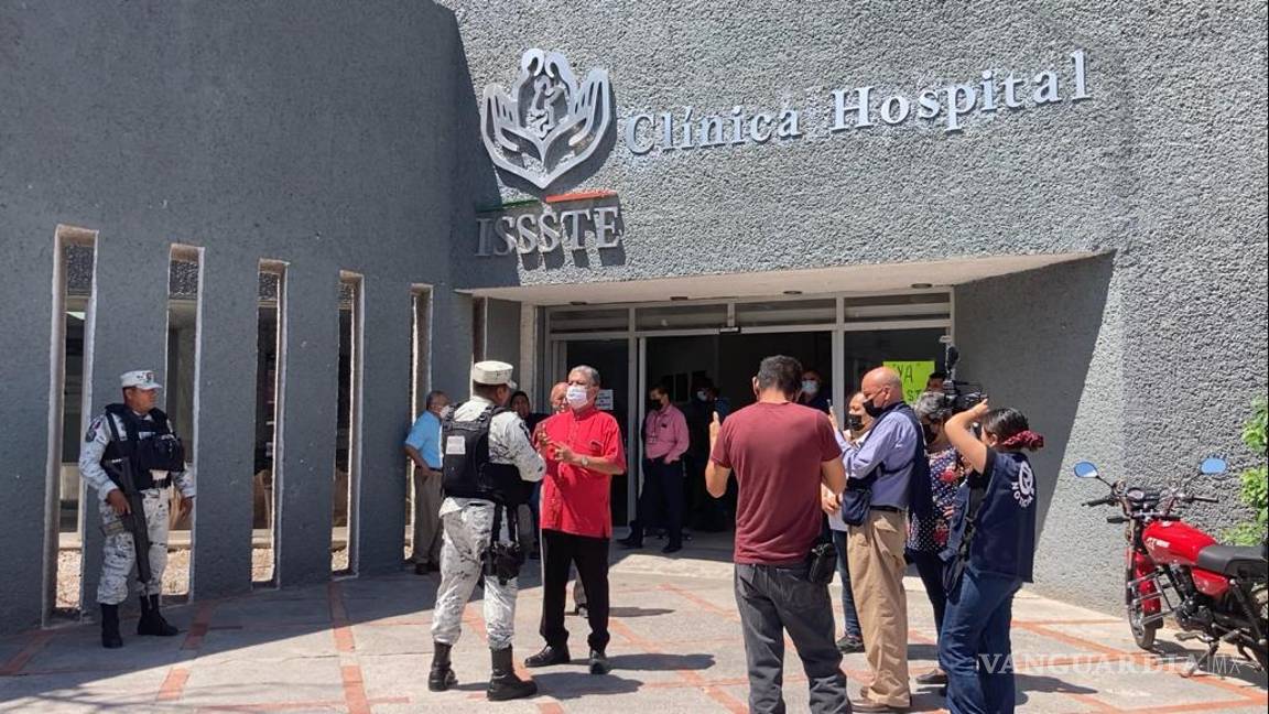 Trabajadores del ISSSTE toman la clínica de Monclova; denuncian actos de corrupción
