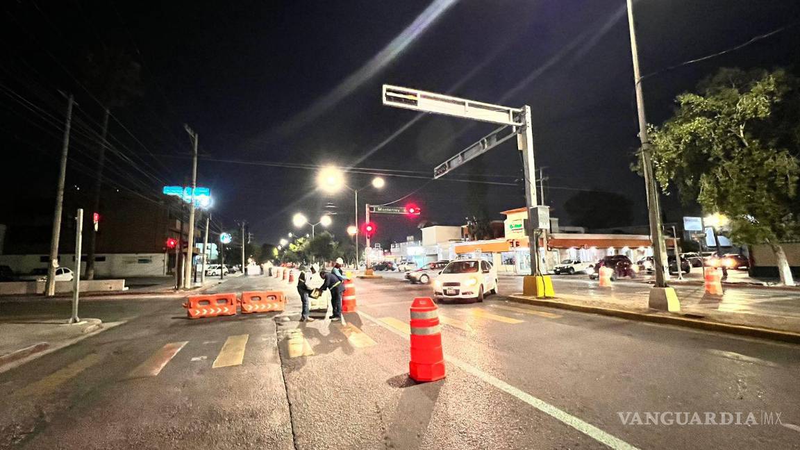 $!Durante la noche de este domingo ya se vio reducido el número de carriles en el V. Carranza.