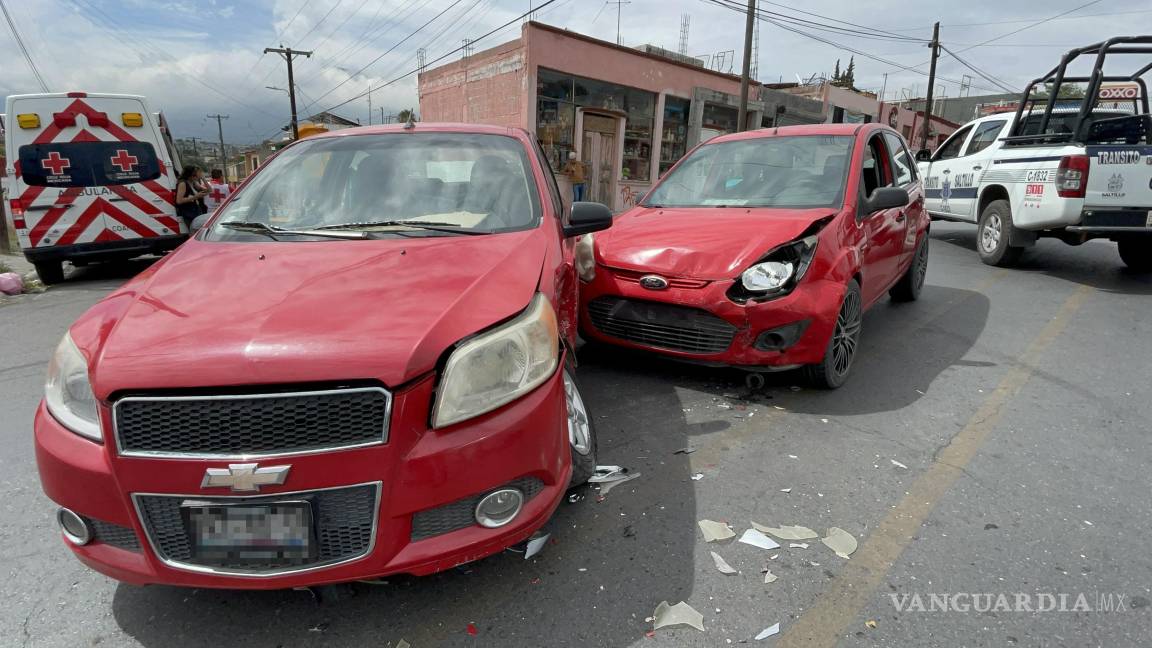 Se atraviesa septuagenario sin precaución y es impactado por mujer embarazada, en Saltillo