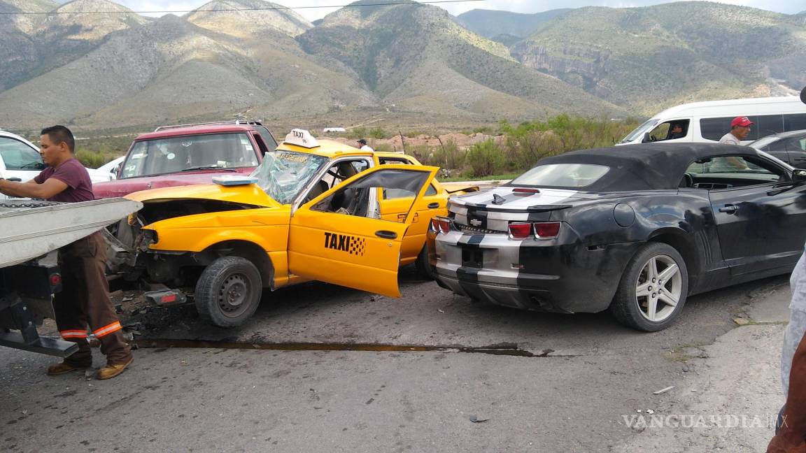 Taxista resulta herido en accidente múltiple en bulevar de Saltillo