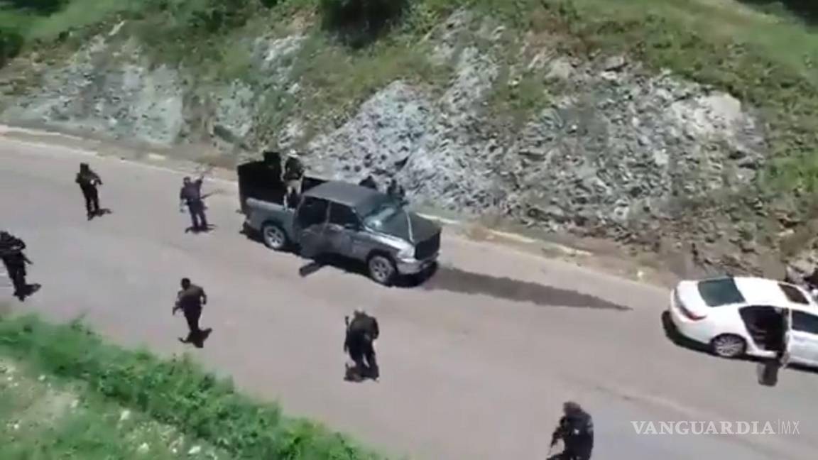 Hombres armados atacan base de policía en Michoacán con fusiles Barret y drones explosivos