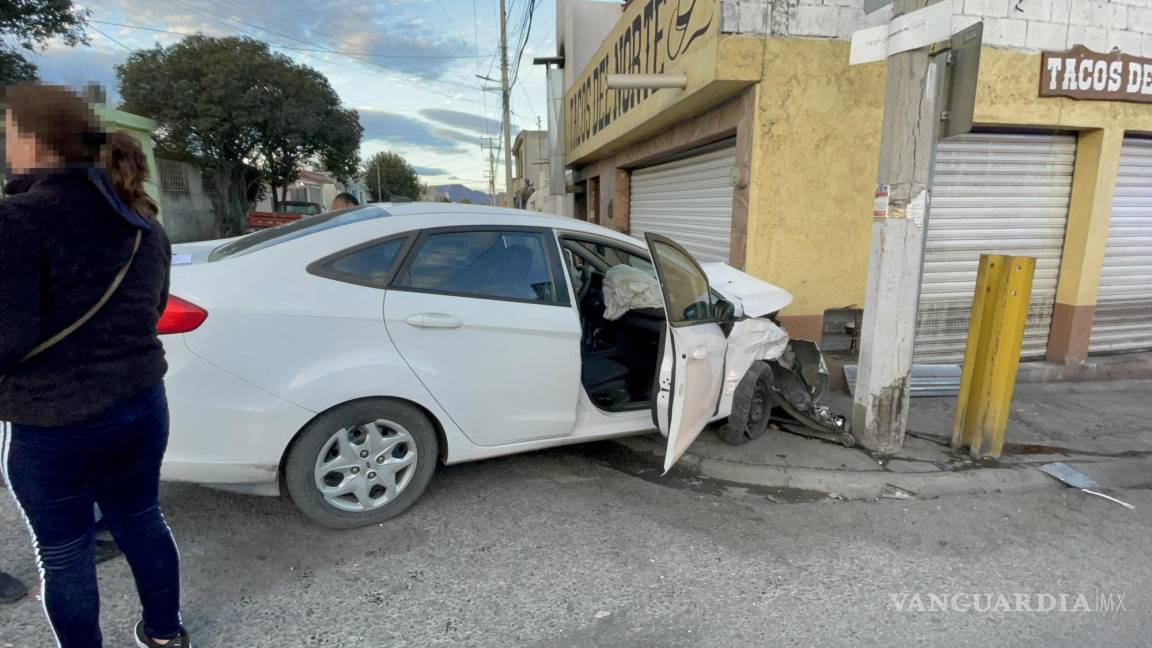 Se impacta contra negocio tras intentar rebasar, al oriente de Saltillo