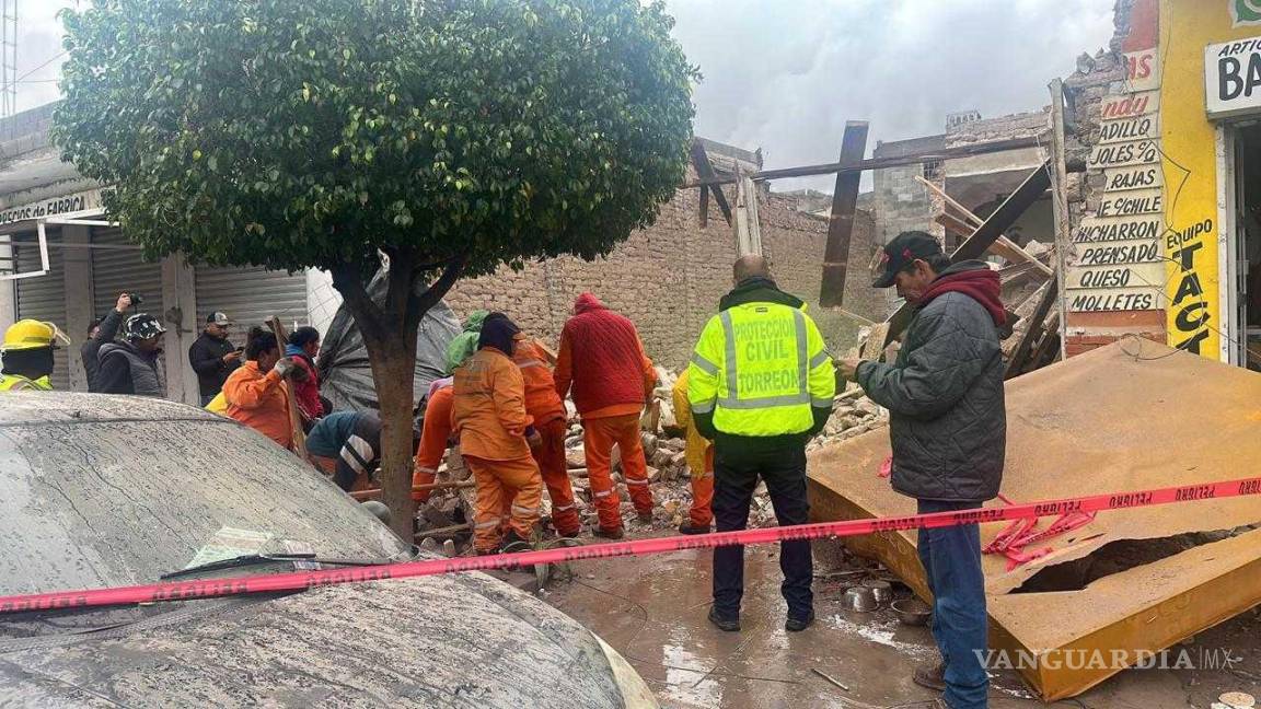Se derrumba local de venta de comida en Torreón por intensa lluvia