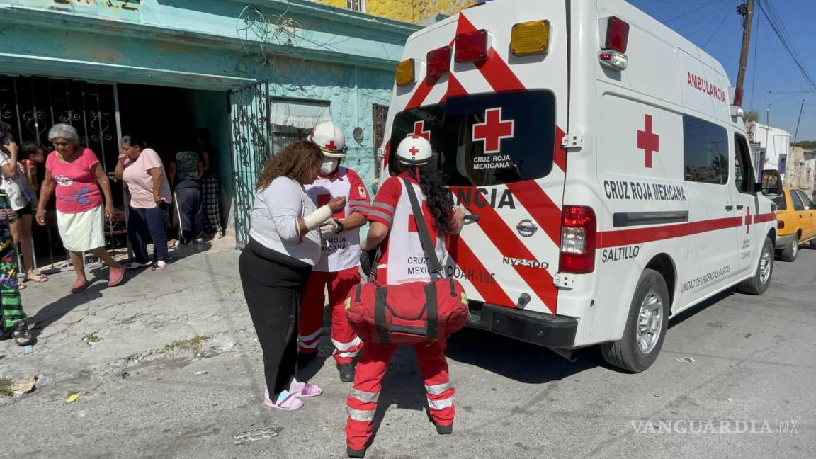 Resbala con palo de madera y se encaja cuchillo en el brazo al sur de Saltillo