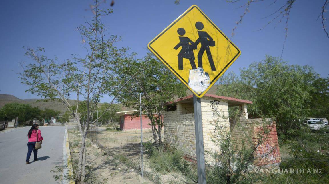 Se gradúan tres niñas de escuela del Ejido El Panal de Ramos Arizpe