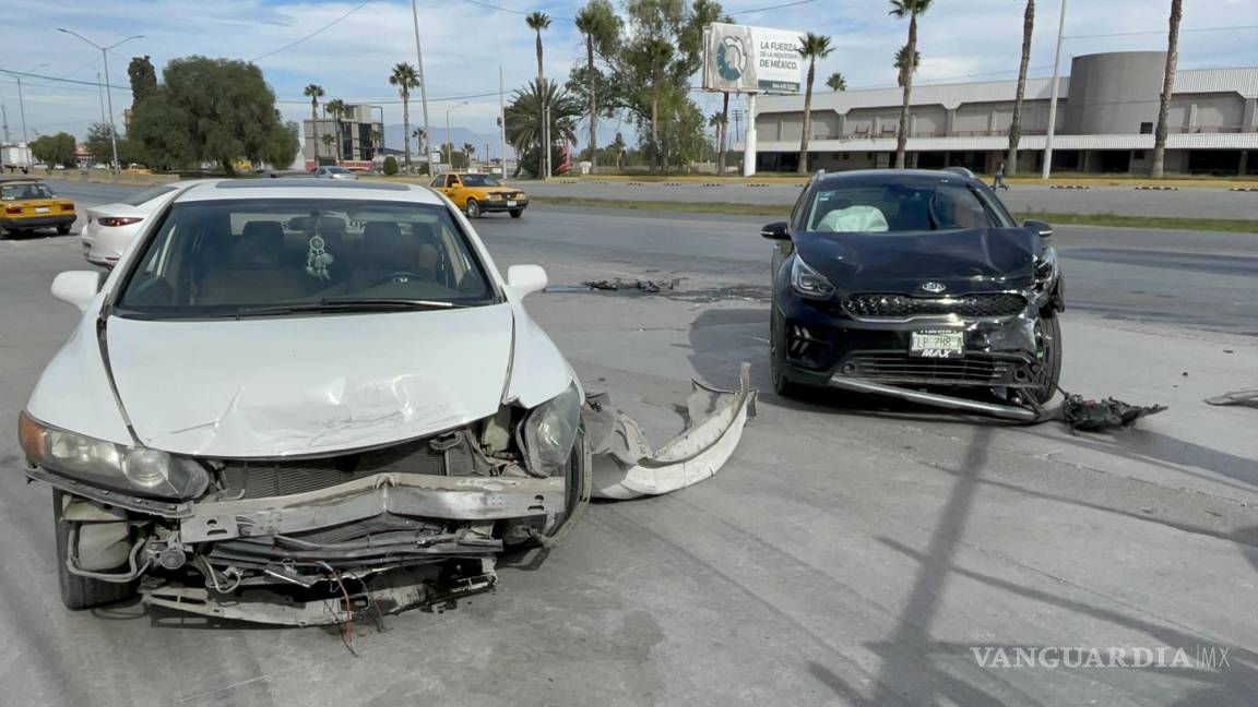 Menor de edad provoca aparatoso accidente vehicular en Saltillo