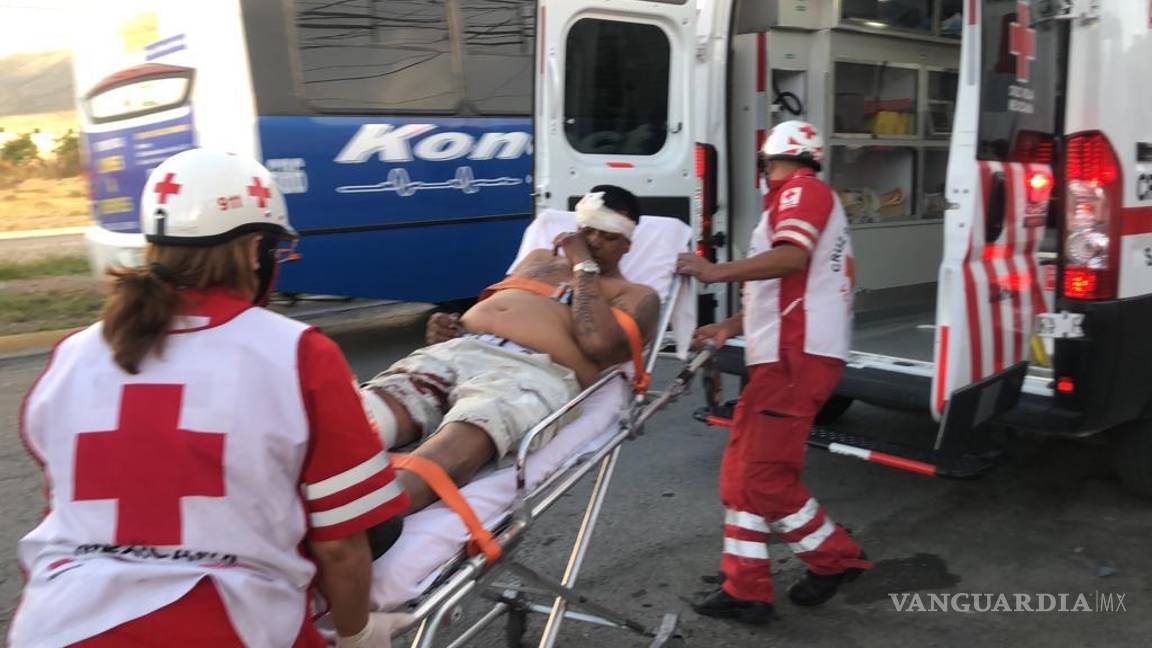 Saltillo: correlón termina con fuerte golpe tras impactar su motocicleta en vivienda