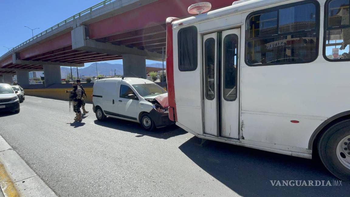 Saltillo: No alcanza a frenar y se estrella contra camión de la ruta Express