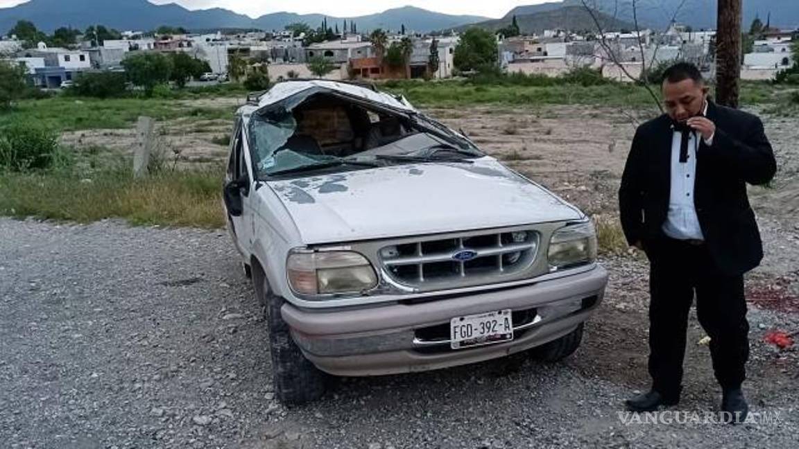 No llegan a fiesta de XV años en Saltillo; familia vuelca en el camino