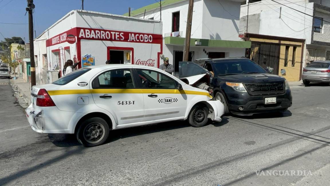 Saltillo: taxista se accidenta tras falla mecánica; auto acababa de salir del taller