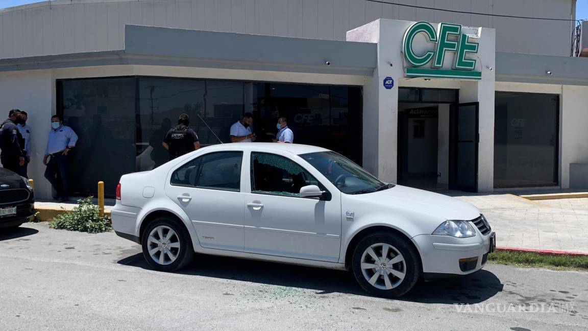 Se llevan 180 mil pesos tras dar cristalazo a auto en Ramos Arizpe