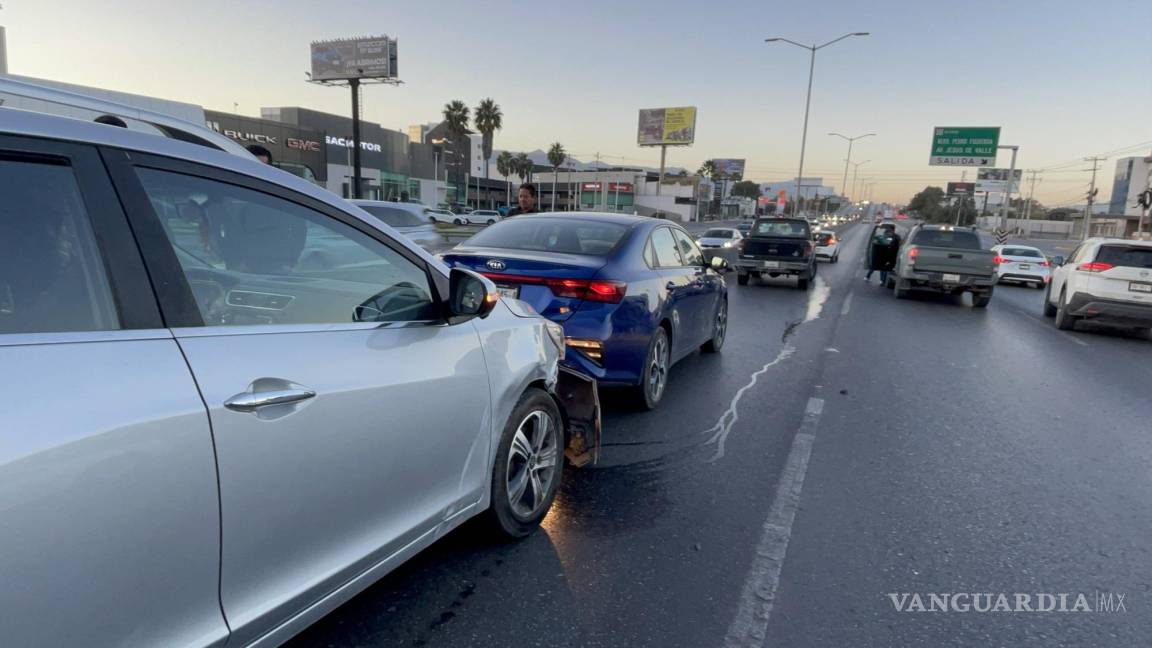 Dos choques por alcance en V. Carranza complican el tránsito al norte de Saltillo