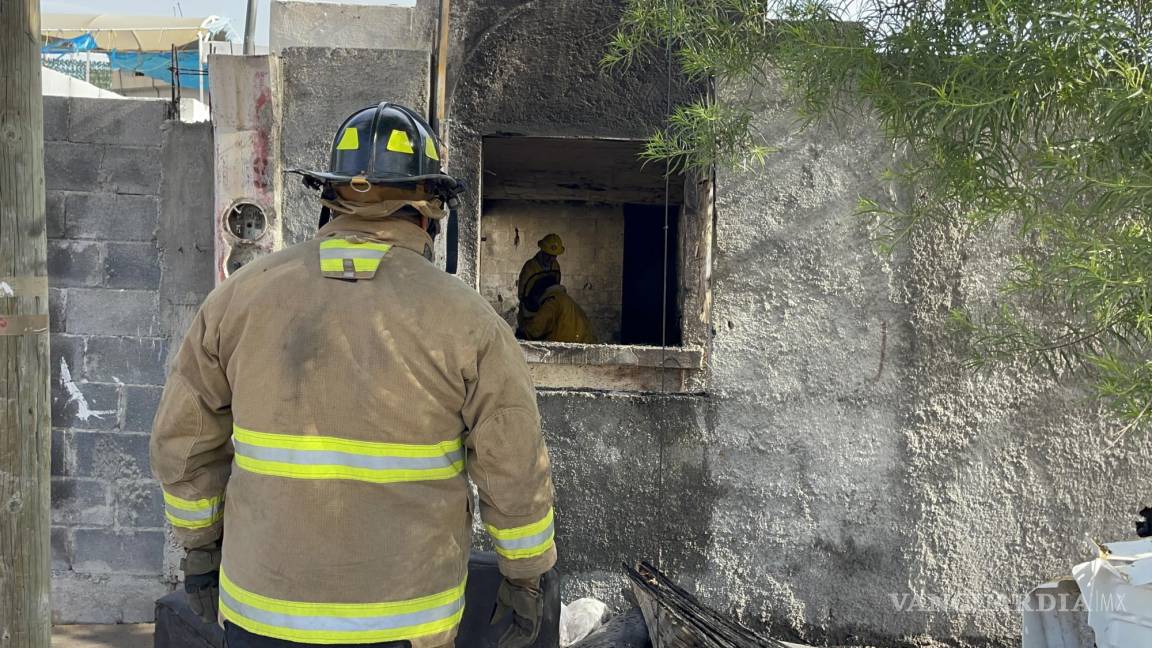Bomberos de Saltillo combate incendio domiciliario; investigan posible vínculo con consumo de drogas
