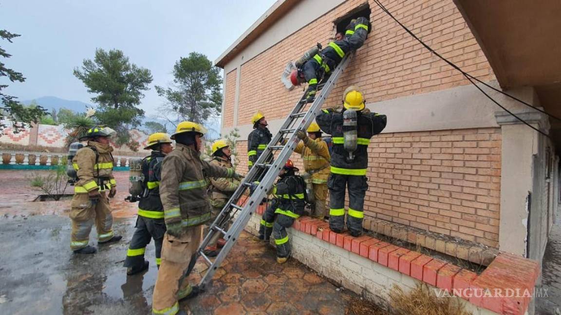 Capacitan bomberos locales a apagafuegos de Nuevo León, Parras y Torreón