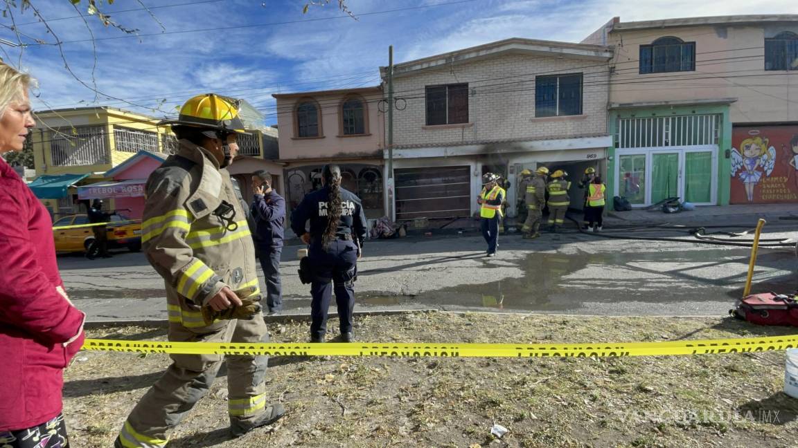Saltillo: fuerte explosión sorprende a colonia Zaragoza; negocio de pirotecnia se incendia y deja un muerto