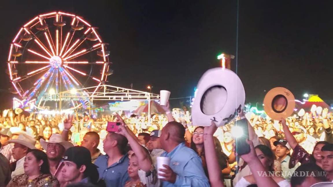 $!Público que asistió al concierto de ‘Los Dos Carnales’.