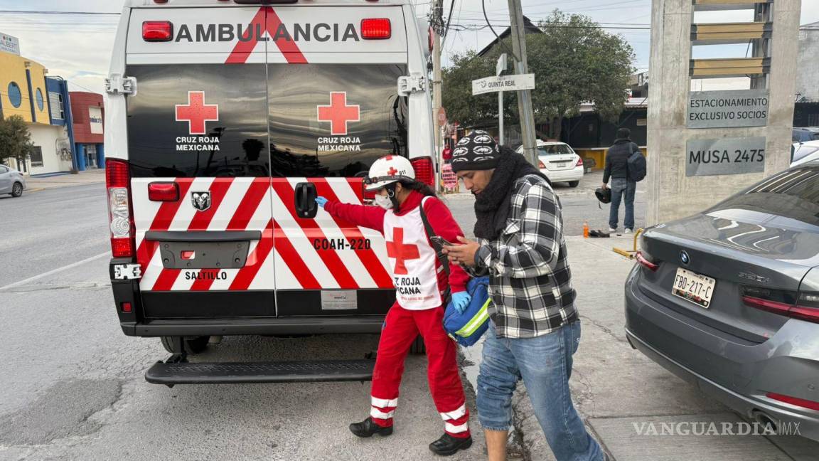 Motociclista lesionado tras accidente en el bulevar Musa de León, en Saltillo (VIDEO)