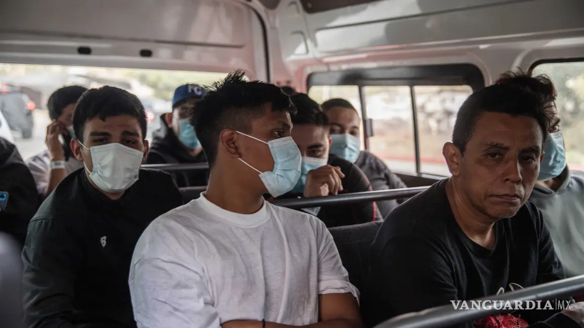 Reciben a más de 80 deportados en el albergue de Nueva Rosita; ofrecen transporte y asistencia